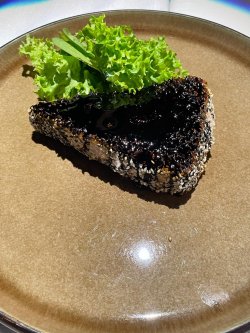 Steak de ton cu salata verde image