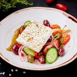 Salată grecească (lacto-vegetarian) image