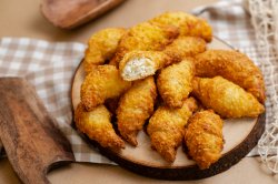 Cornulete cu feta si cascaval image