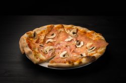 Pizza Prosciutto e funghi		 image