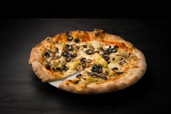 Pizza Vegetariană image