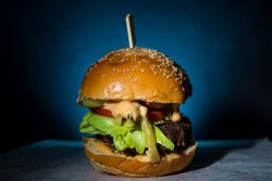 Classic Burger250g + Cartofi steakhouse 150g+ Desert cu banane 150g image