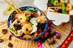 Noodles + Creveți Jumbo Chop Souy image