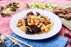 4 Tipuri de carne și 4 tipuri de legume image