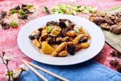 Fructe de mare în sos chinezesc image