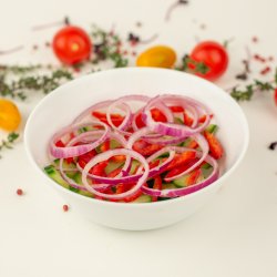 Salată de vară cu roșii cherry image