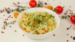 Salată varză albă cu morcov și mărar image