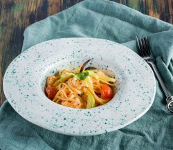 Spaghetti cu zucchini si creveti image