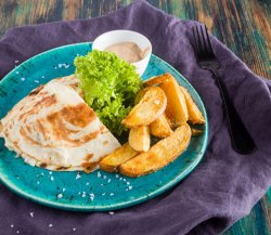 Quesadilla de pui cu cartofi blanșați image