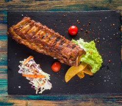 Coaste de porc cu cartofi cu rozmarin si salata coleslow image