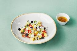 Salata cu avocado, rosii si mango image