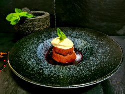 Lava Cake cu sos de fructe de pădure image