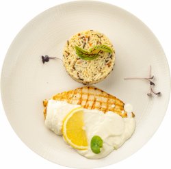 Piept de pui cu sos lămâie și orez sălbatic image