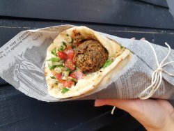 Sandwich cu falafel image