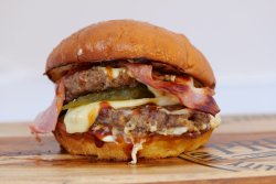 The GoodFather Smash Double Cheeseburger +1 sticlă de bere craft B13 DownTown (330 ml) GRATUIT image