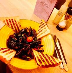 Scoici in sos de vin image