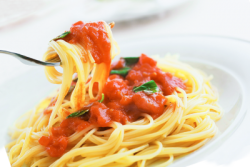 Meniu Spaghetti Bolognese + Aqua Carpatica 0.5L image