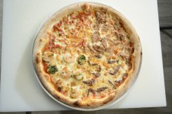 Pizza Quatro Pesce image