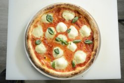 Pizza Bufala Margherita image