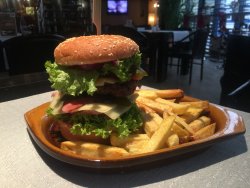 Buffalo Burger cu cartofi prăjiți/chipsuri image