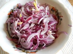 Salata de ceapa rosie image