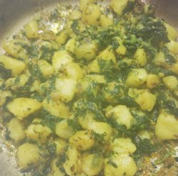 Aloo Palak (Vegan) image