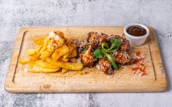 BBQ Chicken Wings& Parmesan Chips image
