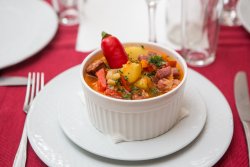 Papricaș cu cârnați image