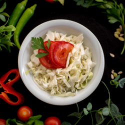 Salată de varză cu rosii image