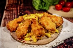 Crispy Chicken Wings și Cartofi prăjiți image