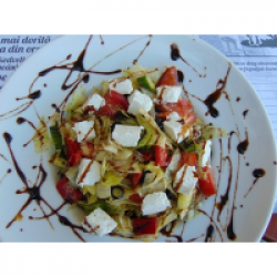 Salată grecească image