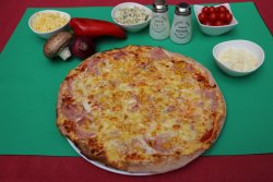 30% reducere: Pizza Ham and Cheese image