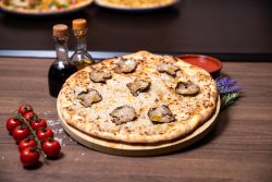 Pizza cu trufe si branza image
