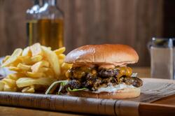 Meniu Cheeseburger POFTĂ sau FOAME image