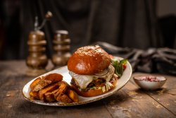 Meniu Double Smashburger cu cartofi wedges homemade și sos muştar şi miere image