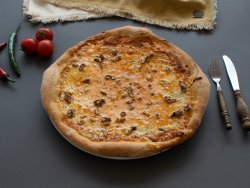 Quattro Formaggi 32 cm image