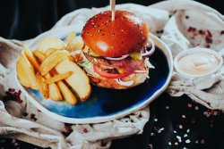 Meniu Crush Burger: Burger + Cartofi prăjiți + Pepsi + Sos Millenial image