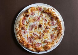 Pizza Carnivore image