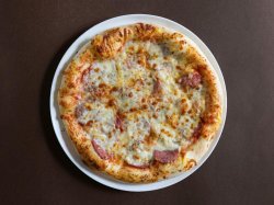 Pizza Quattro Formaggi cu salam picant Medie 31 cm image