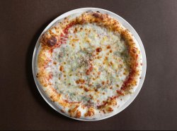 Pizza Quattro Formaggi image