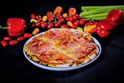 Pizza Gorgonzola con crudo image