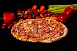 Pizza Pancetta e mozzarella image