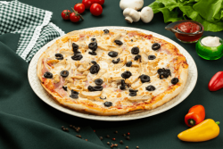 Pizza Prosciutto e Pollo Single image