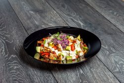 Salată de pui cu miere si muștar si avocado image