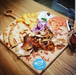 Gyros de pui la farfurie image