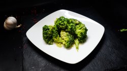 Sote brocolli cu unt șI usturoi image
