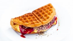 Vanilie &căpșuni(dulceață)&nucă image
