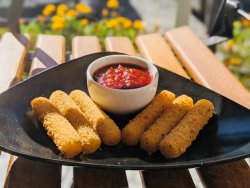 Sticksuri de mozzarella pane/ Mozzarella Sticks image