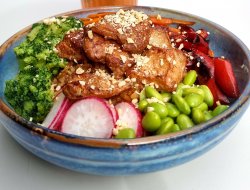 Teriyaki chicken bowl cu orez, legume în stil asiatic și caju image