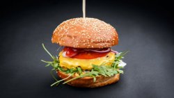 Red Spicy Burger + cartofi prăjiți steakhouse image